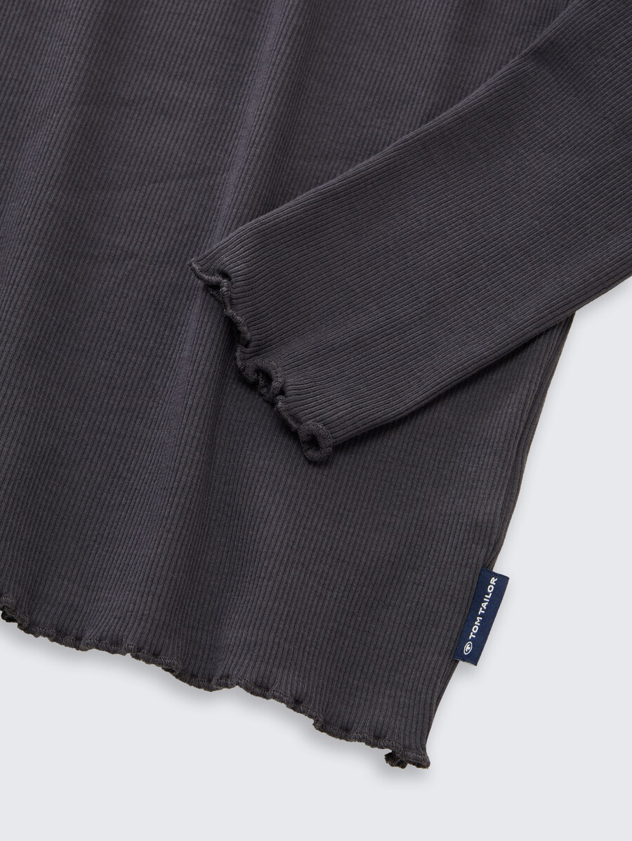 ribbed long-sleeved shirt