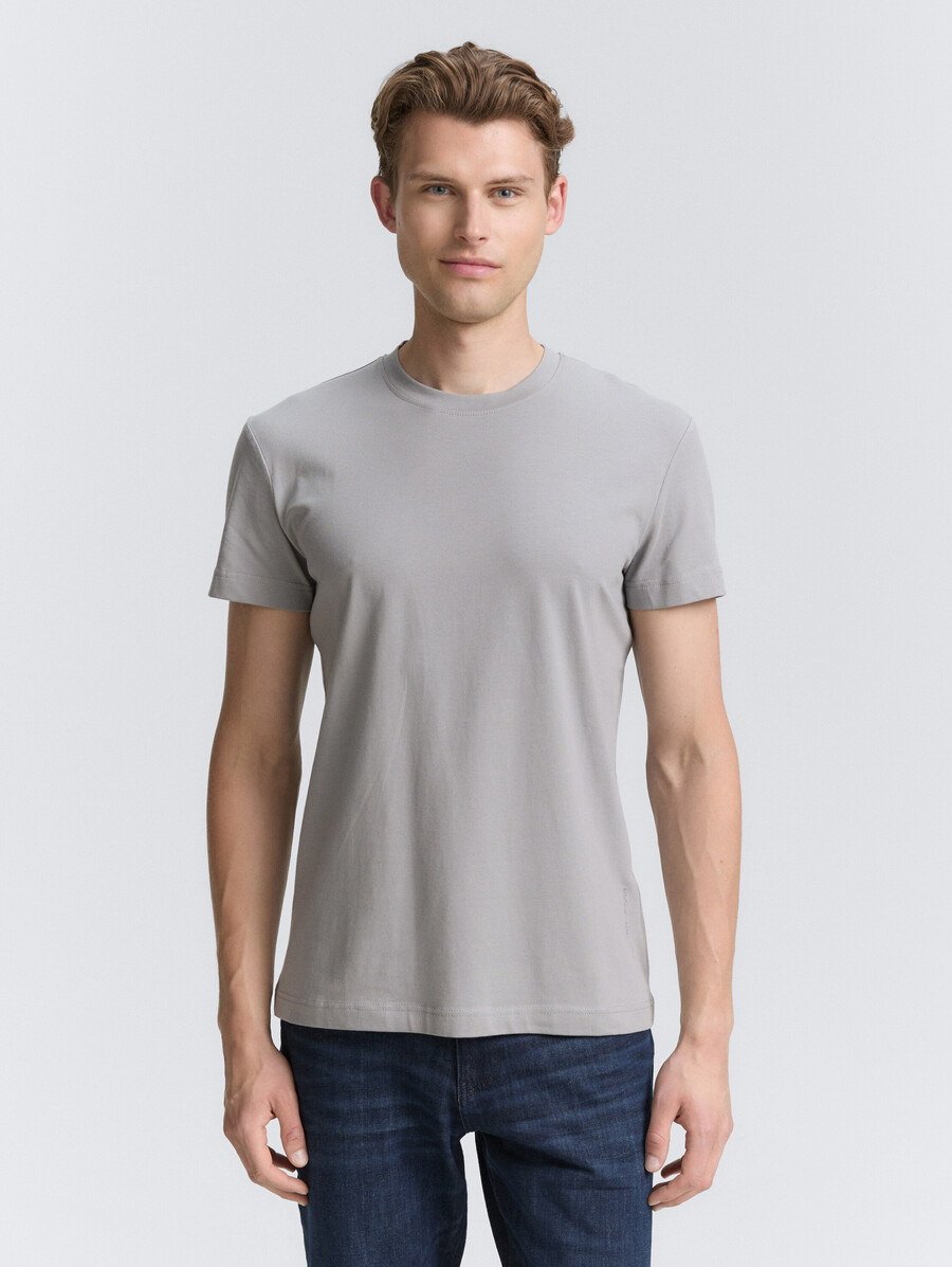 slim fit t-shirt with stretch