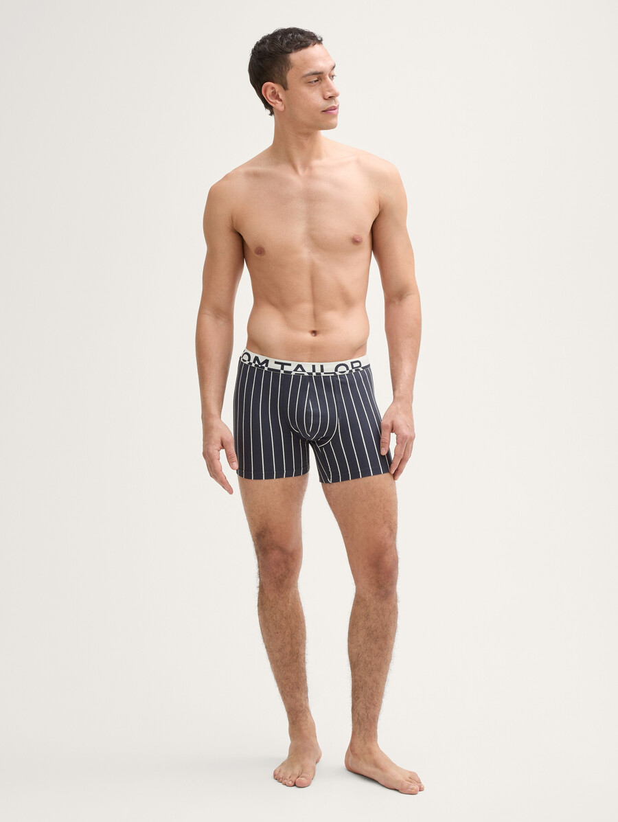 medium-length boxer shorts in a 4-pack