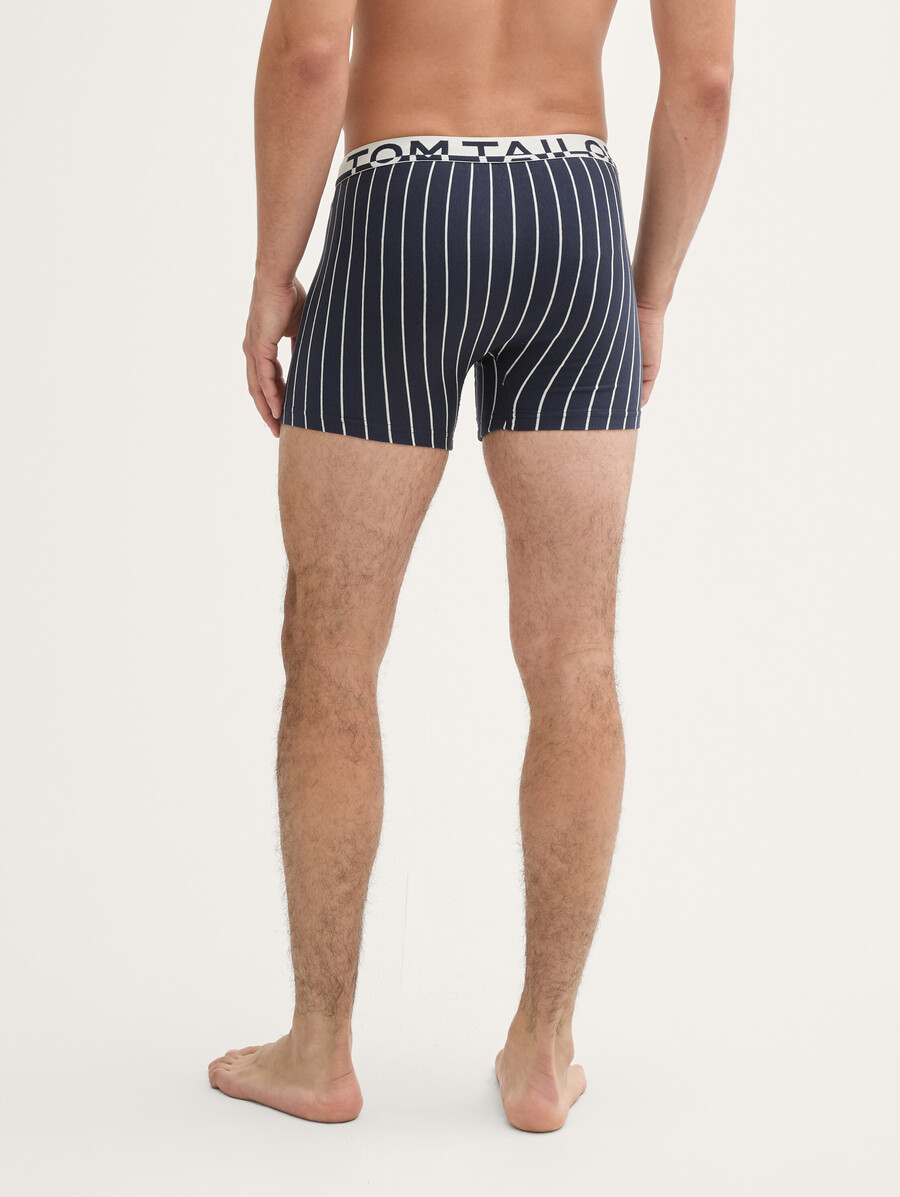 medium-length boxer shorts in a 4-pack