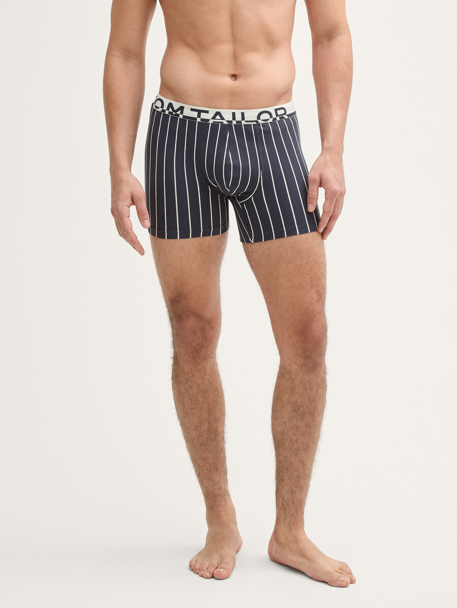 medium-length boxer shorts in a 4-pack