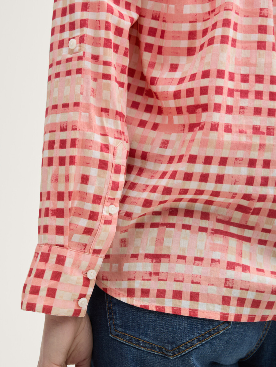 blouse with pattern