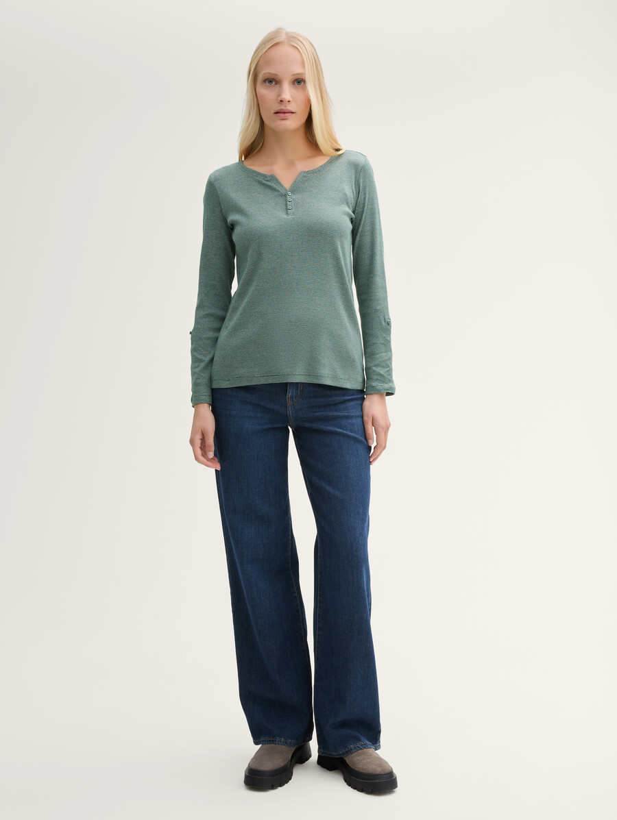 long-sleeved shirt with turn-up function