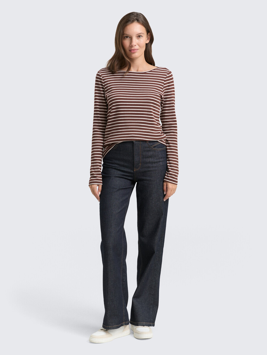 long-sleeved shirt with striped pattern