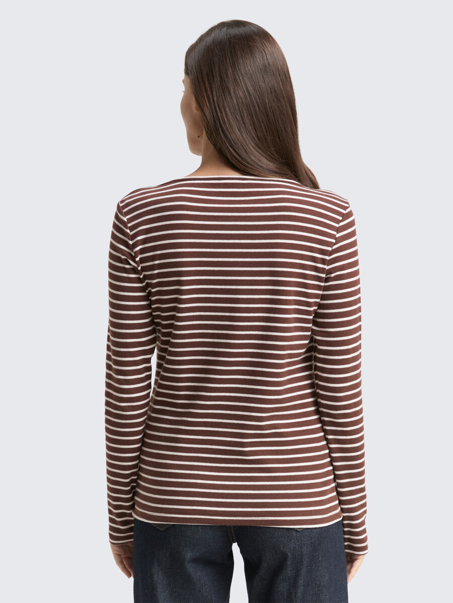 long-sleeved shirt with striped pattern