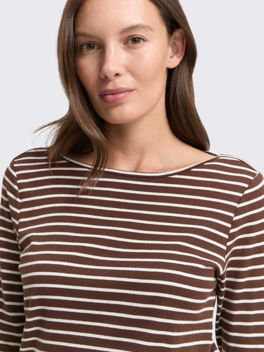 long-sleeved shirt with striped pattern