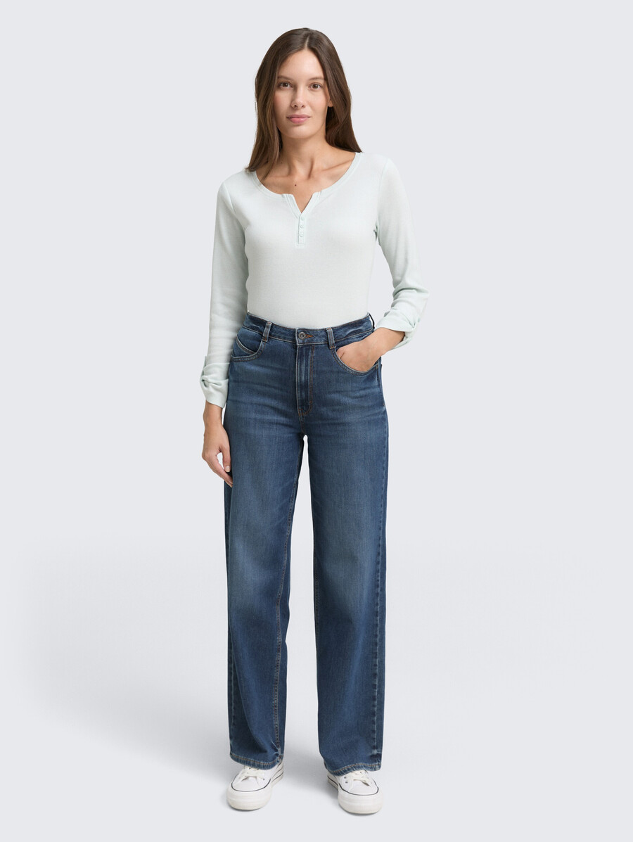 long-sleeved shirt with turn-up function