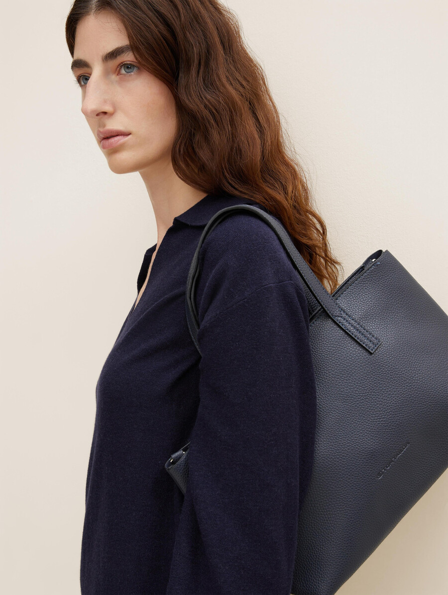 ttmarla shopper with small embossed logo