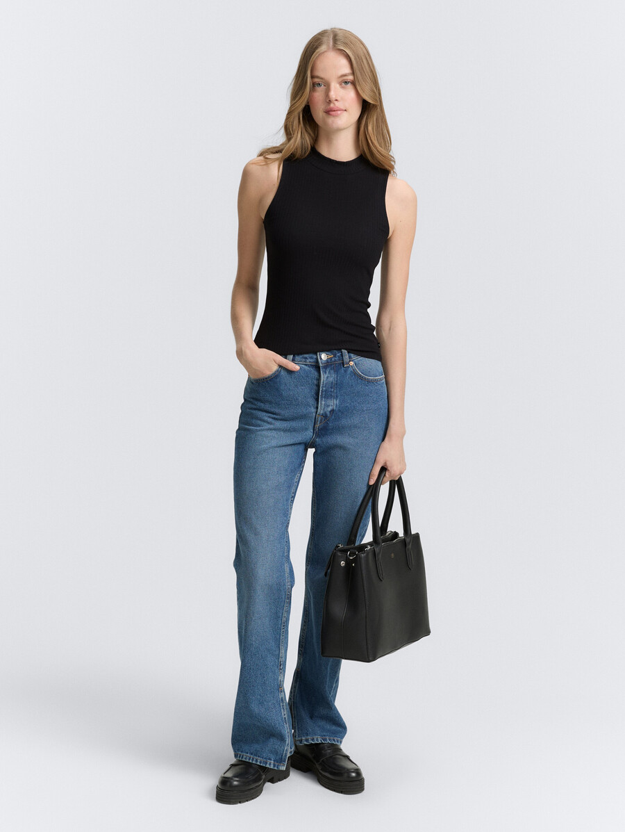 ribbed top with stand-up collar