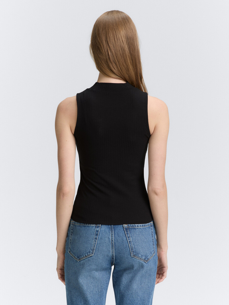 ribbed top with stand-up collar