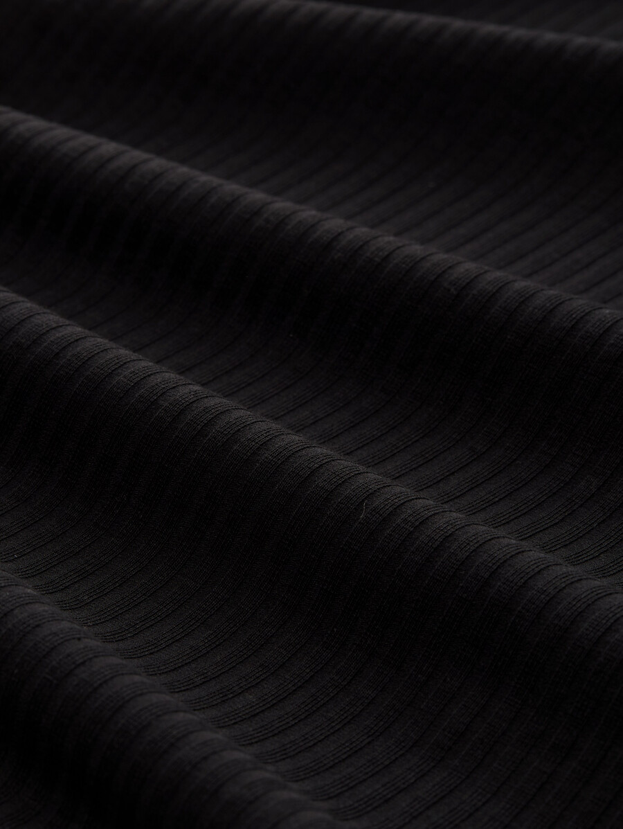 ribbed top with stand-up collar
