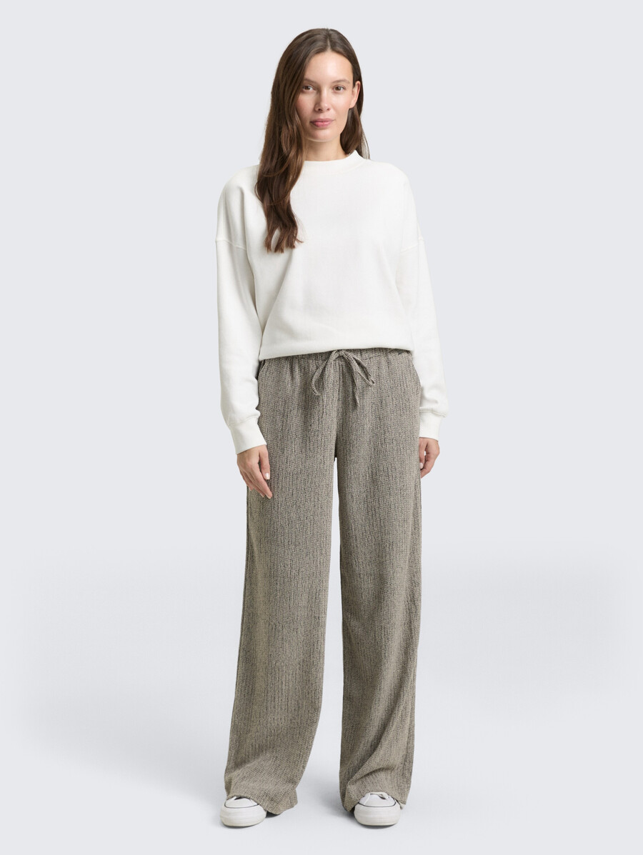 loose wide trousers