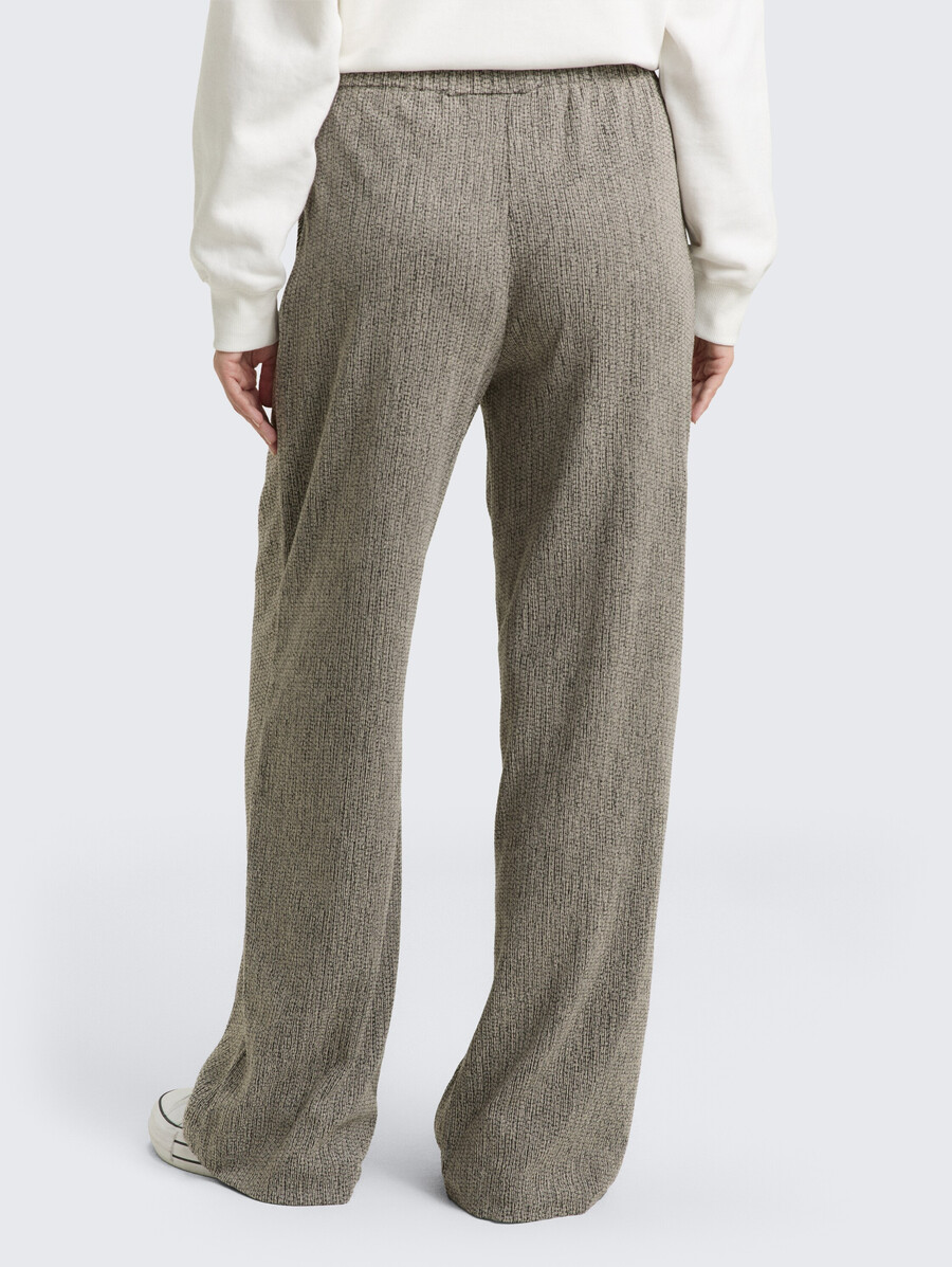 loose wide trousers