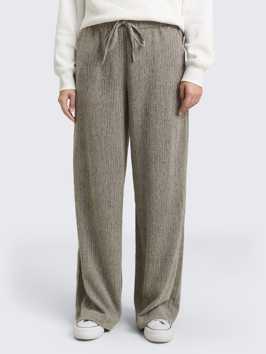 loose wide trousers